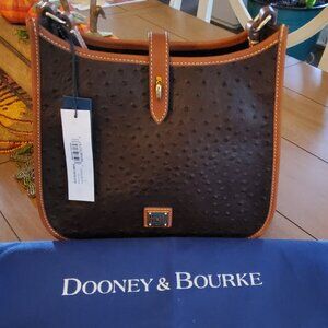 Brand New Dooney&Bourke Messenger Crossbody in Brown Tmoro Ostrich Print